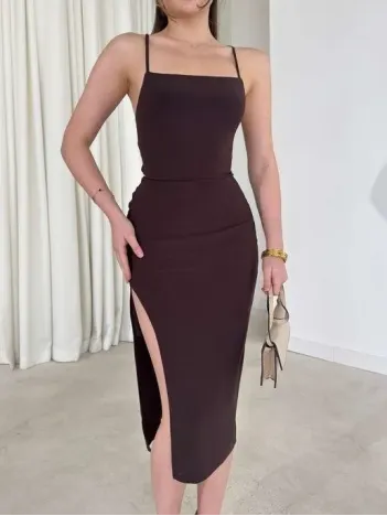 Kadın İp Askılı Sırt Dekolteli Bağlama Detaylı Yırtmaçlı Midi Elbise - Kahverengi