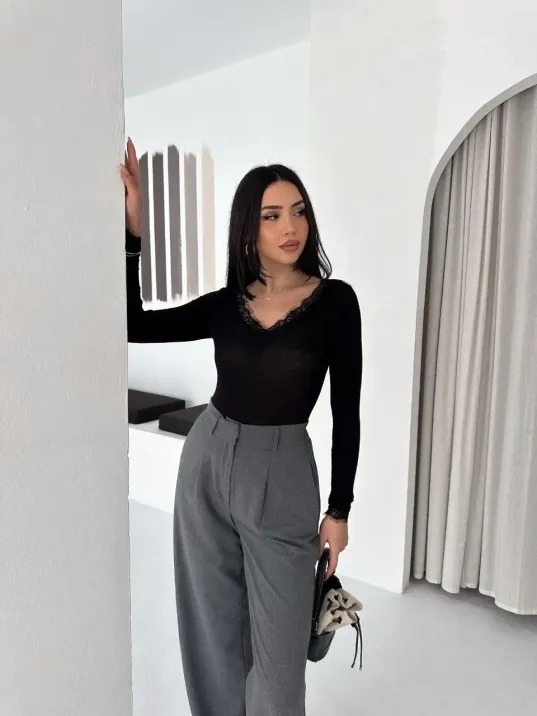 Kadın Dantel Detaylı V Yaka Arkası V Yaka Kaşmir Dokulu Uzun Kollu Bluz - Siyah Kadın Dantel Detaylı V Yaka Arkası V Yaka Kaşmir Dokulu Uzun Kollu Bluz - Siyah