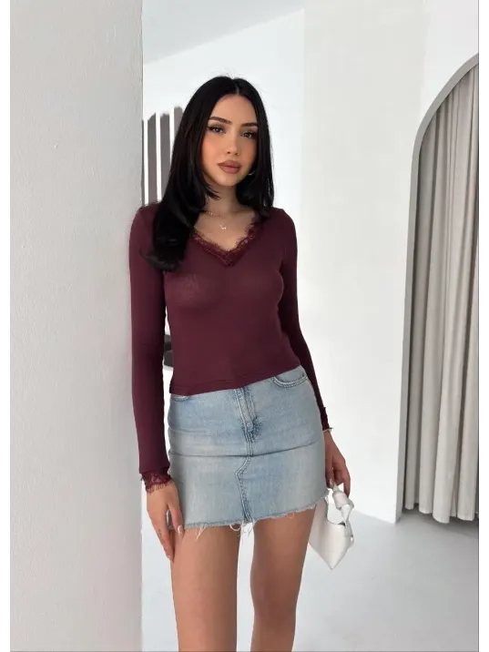 Kadın Dantel Detaylı V Yaka Arkası V Yaka Kaşmir Dokulu Uzun Kollu Bluz - Bordo Kadın Dantel Detaylı V Yaka Arkası V Yaka Kaşmir Dokulu Uzun Kollu Bluz - Bordo