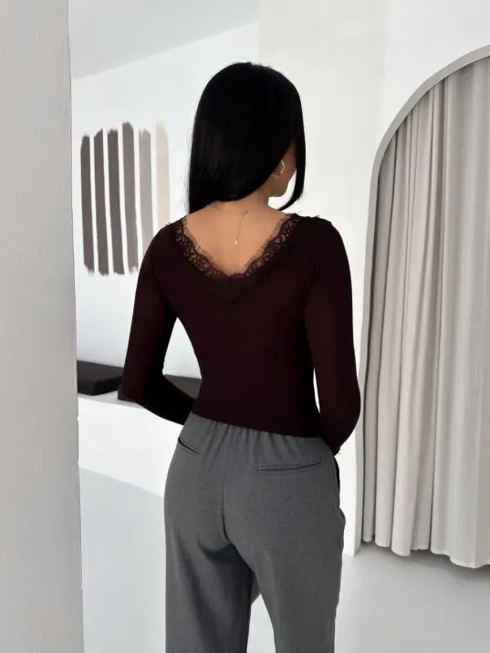Kadın Dantel Detaylı V Yaka Arkası V Yaka Kaşmir Dokulu Uzun Kollu Bluz - Vişne Çürüğü Kadın Dantel Detaylı V Yaka Arkası V Yaka Kaşmir Dokulu Uzun Kollu Bluz - Vişne Çürüğü