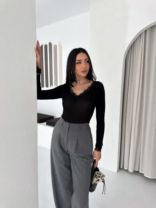 Kadın Dantel Detaylı V Yaka Arkası V Yaka Kaşmir Dokulu Uzun Kollu Bluz - Vişne Çürüğü Kadın Dantel Detaylı V Yaka Arkası V Yaka Kaşmir Dokulu Uzun Kollu Bluz - Vişne Çürüğü