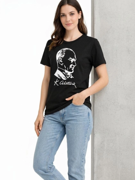 Kadın Atatürk Baskılı Tişört Kısa Kollu Bisiklet Yaka T-shirt - Siyah Kadın Atatürk Baskılı Tişört Kısa Kollu Bisiklet Yaka T-shirt - Siyah