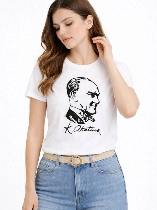 Kadın Atatürk Baskılı Tişört Kısa Kollu Bisiklet Yaka T-shirt - Beyaz Kadın Atatürk Baskılı Tişört Kısa Kollu Bisiklet Yaka T-shirt - Beyaz