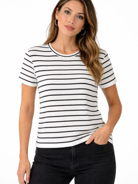 Kadın Çizgili Yazlık Triko T-shirt Bisiklet Yaka Rahat Kalıp Tişört - Beyaz Kadın Çizgili Yazlık Triko T-shirt Bisiklet Yaka Rahat Kalıp Tişört - Beyaz