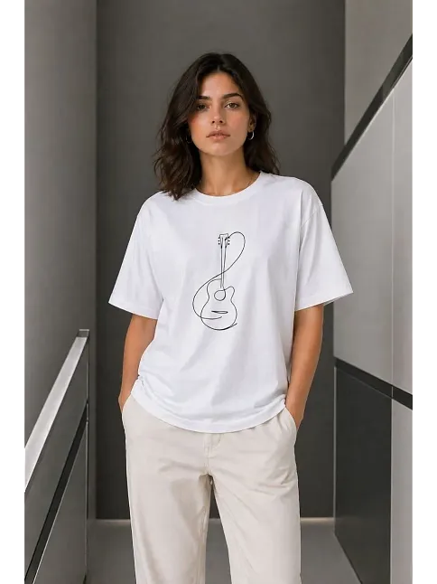 Kadın Minimal Gitar Baskılı Tişört T-shirt Yazlık Kısa Kol Bisiklet Yaka T-shirt  - Beyaz