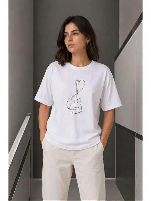 Kadın Minimal Gitar Baskılı Tişört T-shirt Yazlık Kısa Kol Bisiklet Yaka T-shirt  - Beyaz