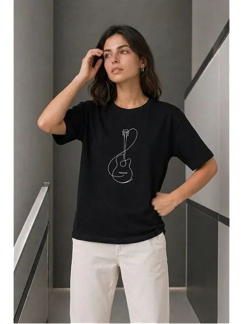 Kadın Minimal Gitar Baskılı Tişört T-shirt Yazlık Kısa Kol Bisiklet Yaka T-shirt - Siyah
