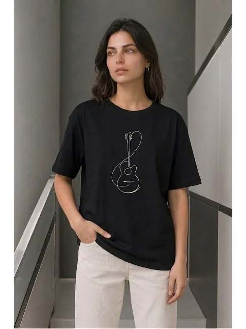 Kadın Minimal Gitar Baskılı Tişört T-shirt Yazlık Kısa Kol Bisiklet Yaka T-shirt - Siyah