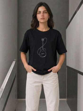 Kadın Minimal Gitar Baskılı Tişört T-shirt Yazlık Kısa Kol Bisiklet Yaka T-shirt - Siyah