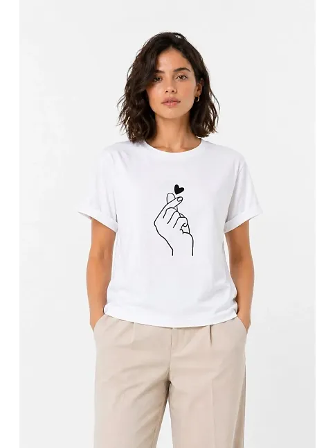 Kadın Kore Parmak Kalp Aşk Temalı Minimal Baskılı Tişört Yazlık Kısa Kol T-shirt - Beyaz Kadın Kore Parmak Kalp Aşk Temalı Minimal Baskılı Tişört Yazlık Kısa Kol T-shirt - Beyaz