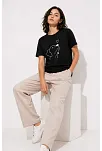 Kadın Köpek Figürlü Minimal Baskılı Tişört Kısa Kol Yazlık T-shirt - Siyah Kadın Köpek Figürlü Minimal Baskılı Tişört Kısa Kol Yazlık T-shirt - Siyah