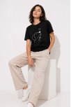 Kadın Köpek Figürlü Minimal Baskılı Tişört Kısa Kol Yazlık T-shirt - Siyah