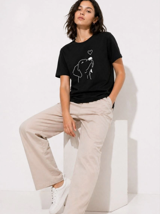 Kadın Köpek Figürlü Minimal Baskılı Tişört Kısa Kol Yazlık T-shirt - Siyah