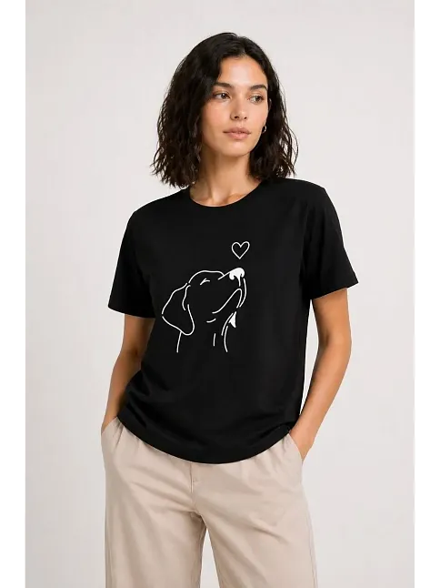 Kadın Köpek Figürlü Minimal Baskılı Tişört Kısa Kol Yazlık T-shirt - Siyah Kadın Köpek Figürlü Minimal Baskılı Tişört Kısa Kol Yazlık T-shirt - Siyah
