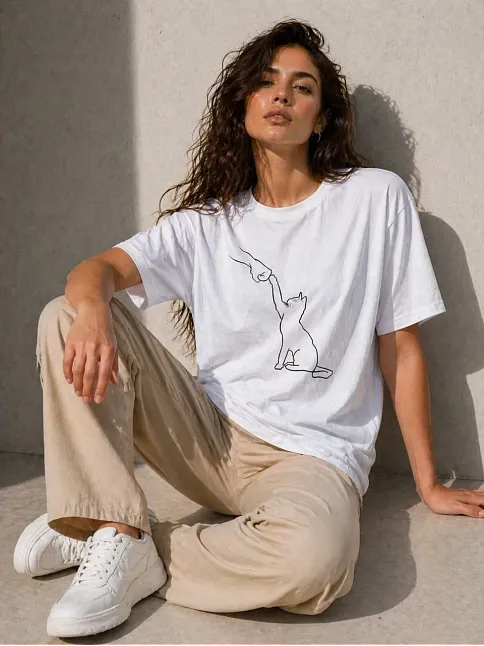 Kadın Minimal Kedi Çizim Baskılı Tişört Kısa Kol Yazlık T-shirt - Beyaz