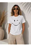 Kadın Minimal Gülümseyen Yüz Baskılı Tişört Kısa Kol Yazlık T-shirt - Beyaz