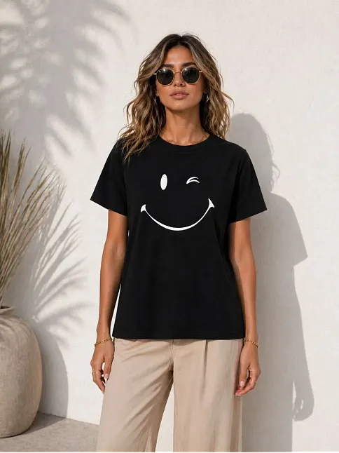 Kadın Minimal Gülümseyen Yüz Baskılı Tişört Kısa Kol Yazlık T-shirt - Siyah