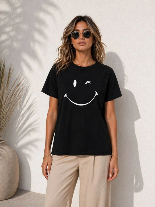 Kadın Minimal Gülümseyen Yüz Baskılı Tişört Kısa Kol Yazlık T-shirt - Siyah