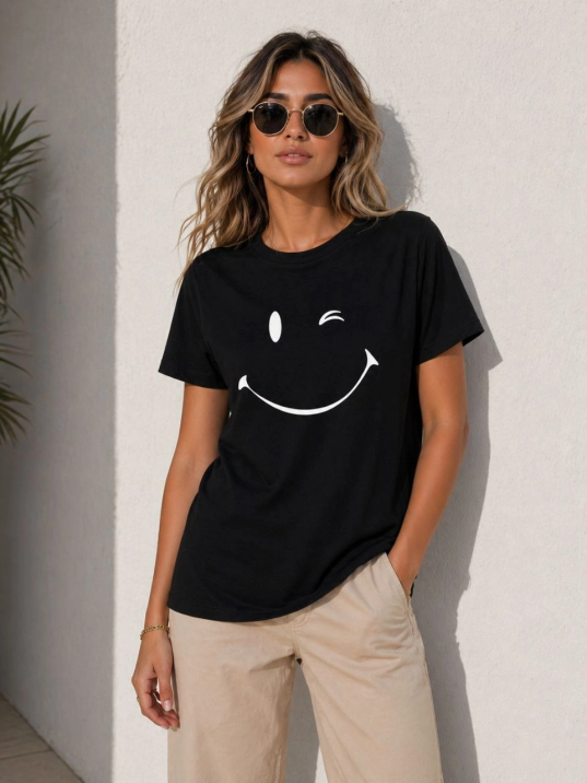 Kadın Minimal Gülümseyen Yüz Baskılı Tişört Kısa Kol Yazlık T-shirt - Siyah