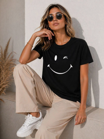Kadın Minimal Gülümseyen Yüz Baskılı Tişört Kısa Kol Yazlık T-shirt - Siyah