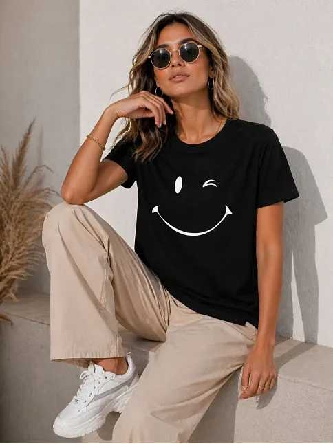 Kadın Minimal Gülümseyen Yüz Baskılı Tişört Kısa Kol Yazlık T-shirt - Siyah