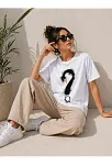 Kadın Kuğu Figürlü Soru İşareti Baskılı Tişört Kısa Kol T-shirt - Beyaz Kadın Kuğu Figürlü Soru İşareti Baskılı Tişört Kısa Kol T-shirt - Beyaz