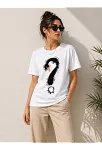 Kadın Kuğu Figürlü Soru İşareti Baskılı Tişört Kısa Kol T-shirt - Beyaz Kadın Kuğu Figürlü Soru İşareti Baskılı Tişört Kısa Kol T-shirt - Beyaz