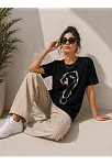 Kadın Kuğu Figürlü Soru İşareti Baskılı Tişört Kısa Kol T-shirt - Siyah Kadın Kuğu Figürlü Soru İşareti Baskılı Tişört Kısa Kol T-shirt - Siyah