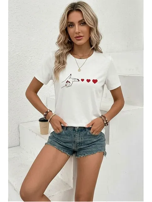 Kadın Minimal Kalp İşaret Baskılı Tişört Kısa Kol Yazlık T-shirt - Beyaz Kadın Minimal Kalp İşaret Baskılı Tişört Kısa Kol Yazlık T-shirt - Beyaz