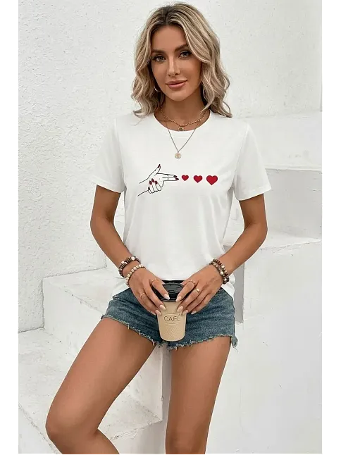 Kadın Minimal Kalp İşaret Baskılı Tişört Kısa Kol Yazlık T-shirt - Beyaz Kadın Minimal Kalp İşaret Baskılı Tişört Kısa Kol Yazlık T-shirt - Beyaz