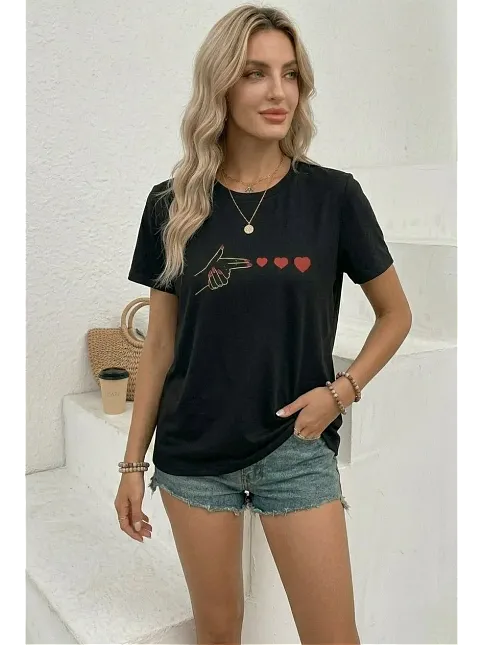 Kadın Minimal Kalp İşaret Baskılı Tişört Kısa Kol Yazlık T-shirt - Siyah Kadın Minimal Kalp İşaret Baskılı Tişört Kısa Kol Yazlık T-shirt - Siyah