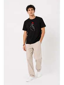 Erkek Kore Parmak Kalp Aşk Temalı Minimal Baskılı Tişört Yazlık Kısa Kol T-shirt - Siyah