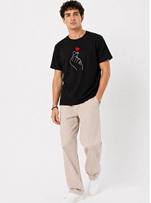 Erkek Kore Parmak Kalp Aşk Temalı Minimal Baskılı Tişört Yazlık Kısa Kol T-shirt - Siyah