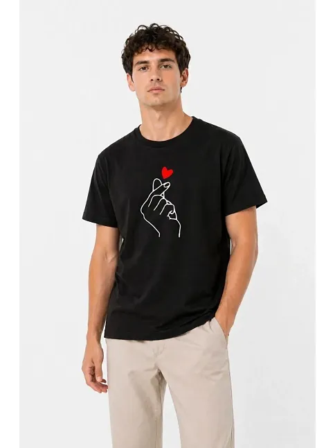 Erkek Kore Parmak Kalp Aşk Temalı Minimal Baskılı Tişört Yazlık Kısa Kol T-shirt - Siyah