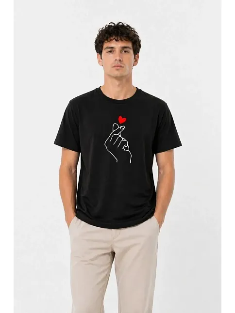 Erkek Kore Parmak Kalp Aşk Temalı Minimal Baskılı Tişört Yazlık Kısa Kol T-shirt - Siyah