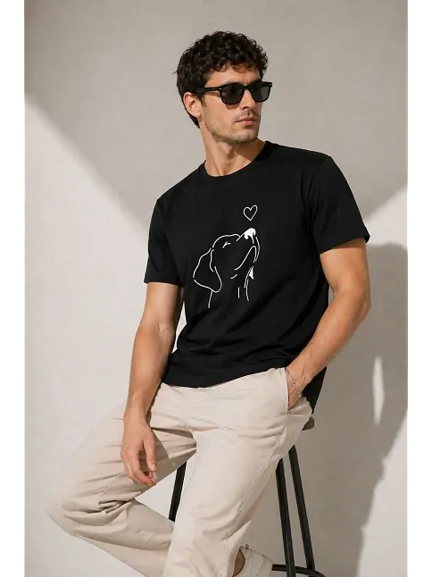 Erkek Köpek Figürlü Minimal Baskılı Tişört Kısa Kol Yazlık T-shirt - Siyah Erkek Köpek Figürlü Minimal Baskılı Tişört Kısa Kol Yazlık T-shirt - Siyah