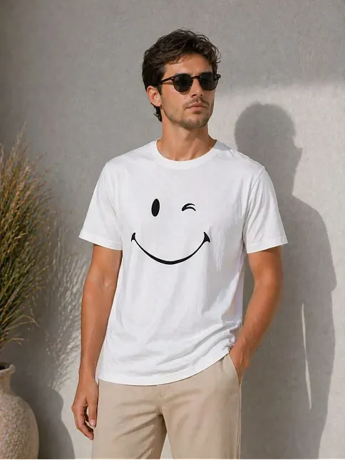 Erkek Minimal Gülümseyen Yüz Baskılı Tişört Kısa Kol Yazlık T-shirt - Beyaz