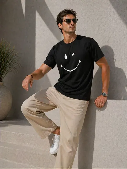 Erkek Minimal Gülümseyen Yüz Baskılı Tişört Kısa Kol Yazlık T-shirt - Siyah Erkek Minimal Gülümseyen Yüz Baskılı Tişört Kısa Kol Yazlık T-shirt - Siyah