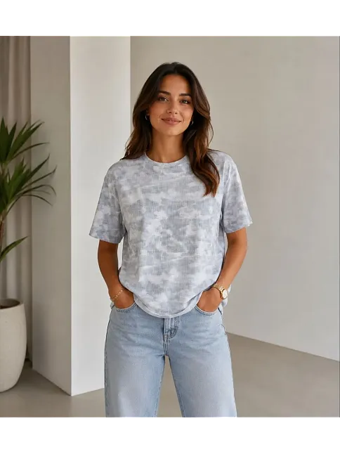 Kadın Batik Desenli Tişört Bisiklet Yaka Kısa Kol Regular Fit T-shirt - Gri Kadın Batik Desenli Tişört Bisiklet Yaka Kısa Kol Regular Fit T-shirt - Gri