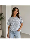 Kadın Batik Desenli Tişört Bisiklet Yaka Kısa Kol Regular Fit T-shirt - Gri Kadın Batik Desenli Tişört Bisiklet Yaka Kısa Kol Regular Fit T-shirt - Gri