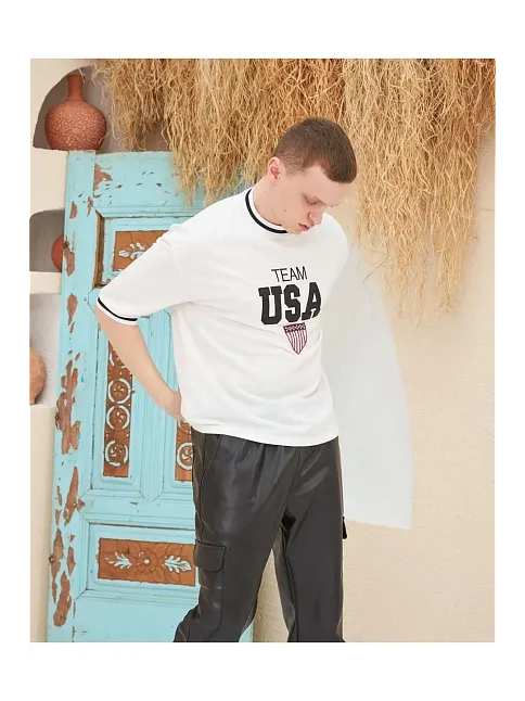Erkek Bisiklet Yaka Tişört Nakış İşlemeli Kısa Kol Oversize T-shirt - Beyaz