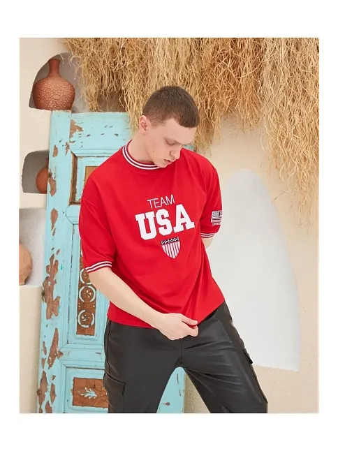 Erkek Bisiklet Yaka Tişört Nakış İşlemeli Kısa Kol Oversize T-shirt - Kırmızı