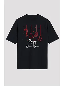 Yılbaşı Happy New Year Baskılı Kısa Kollu Oversize Bisiklet Yaka T-shirt - Siyah Yılbaşı Happy New Year Baskılı Kısa Kollu Oversize Bisiklet Yaka T-shirt - Siyah
