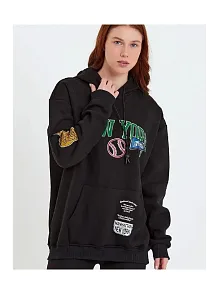 Kadın Oversize Kapüşonlu Cepli Ön Kol Baskılı 3 İplik Pamuklu Hoodie Sweatshirt - Siyah