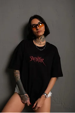 Kadın Baskılı T-shirt Oversize Kısa Kol Bisiklet Yaka Tişort- Siyah Kadın Baskılı T-shirt Oversize Kısa Kol Bisiklet Yaka Tişort- Siyah