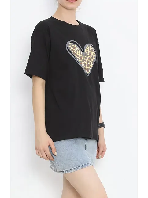 14 Şubat Sevgililer Günü Leopar Kalp Baskılı Oversize Bisiklet Yaka T-shirt - Siyah 14 Şubat Sevgililer Günü Leopar Kalp Baskılı Oversize Bisiklet Yaka T-shirt - Siyah