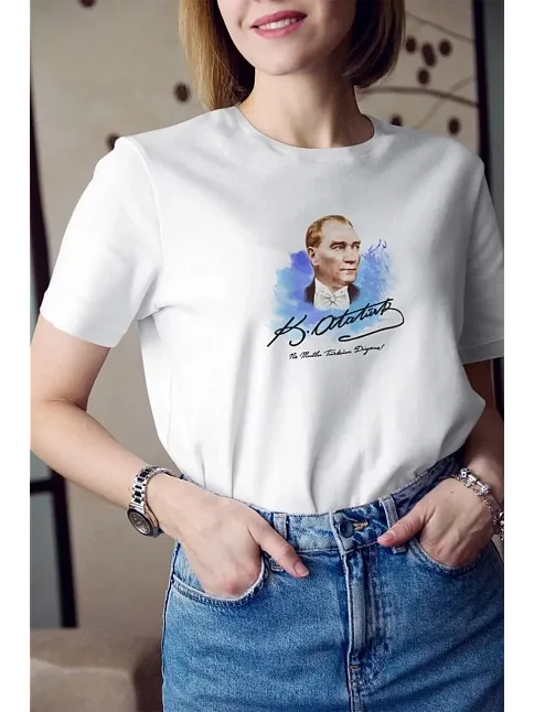 Kadın Kısa Kol Yazlık Tişört Bisiklet Yaka Atatürk Baskılı T-shirt - Beyaz