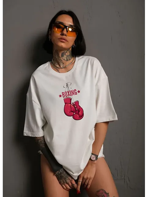 Kadın Bisiklet Yaka Boks Eldiven Baskılı Oversize T-shirt - Beyaz