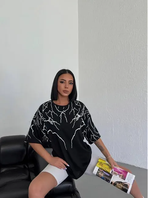 Kadın Yıldırım Şimşek Baskılı T-shirt Kısa Kol Bisiklet Yaka Oversize Tişört - Siyah
