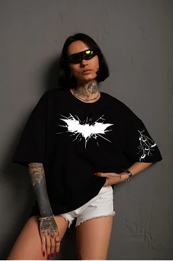 Kadın Bisiklet Yaka Tişort Ön Ve Kol Yarasa Baskılı T-shirt - Siyah Kadın Bisiklet Yaka Tişort Ön Ve Kol Yarasa Baskılı T-shirt - Siyah